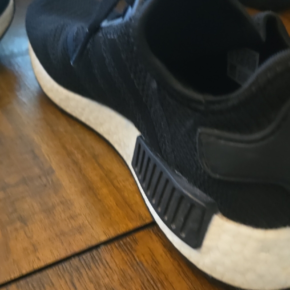 Adidas Black and White Sneakers for Everyday Comfort - Picture 11 of 12